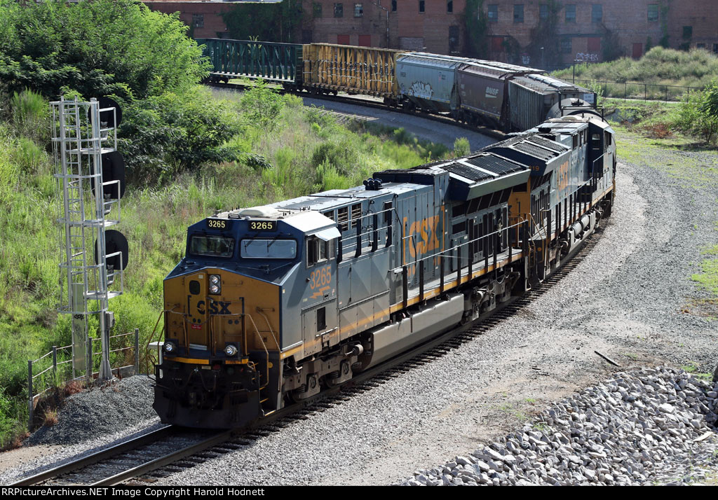 CSX 3265 & 3319 lead train F741-20 southbound